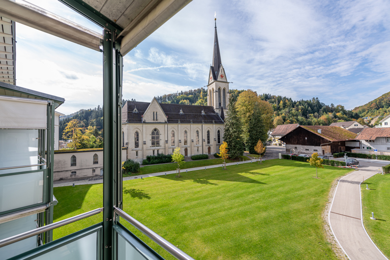 Aussicht aus einem Patientenzimmer im Rahmen des Kneipp-Aufenthalts an der Rehaklinik Dussnang